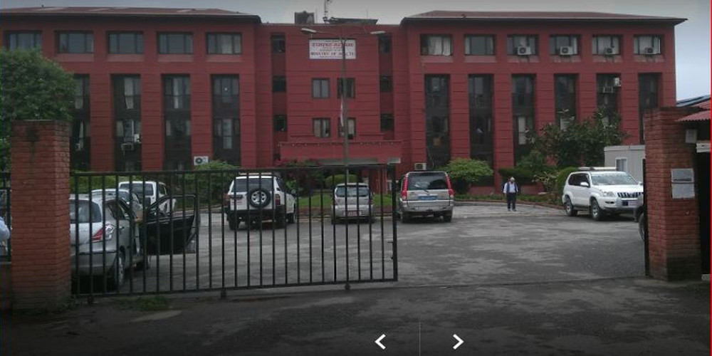 बढी शुल्क लिने निजी अस्पताललाई कारबाही 